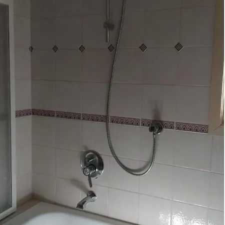 Con Giardino A Due Passi Dal Mare Quarto em Acomodações Particulares Imperia