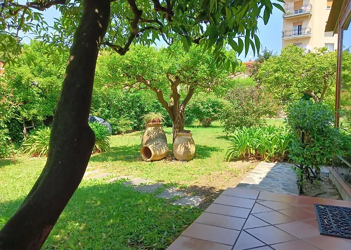 Homestay Con Giardino A Due Passi Dal Mare *